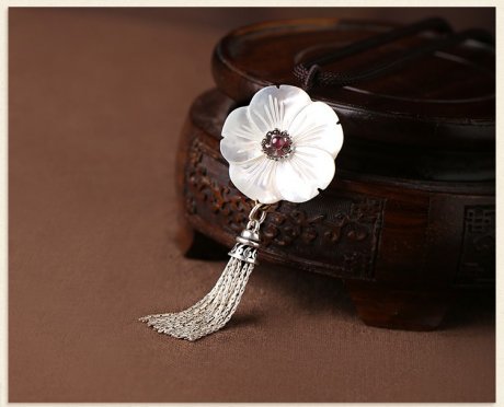 貝殼花復(fù)古鎖骨鏈，銀流蘇花朵項(xiàng)鏈?zhǔn)罪? / data-LVAs=