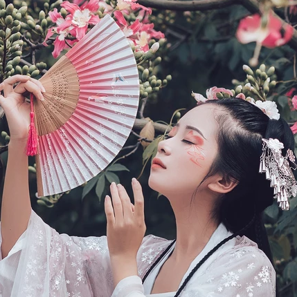 嬌艷粉色桃花女生頭像，唯美古風真人頭像