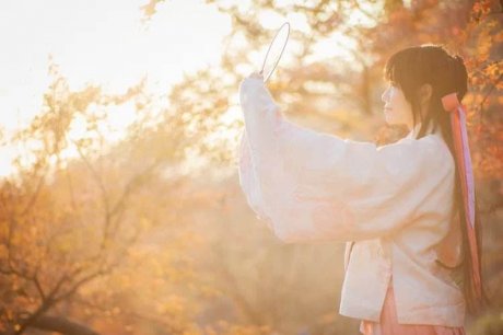 意境唯美的古風(fēng)女生網(wǎng)名： 素衣白紗，負(fù)了蒹葭