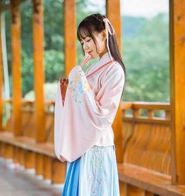 魏晉風繡花交領(lǐng)寬袖齊腰襦裙