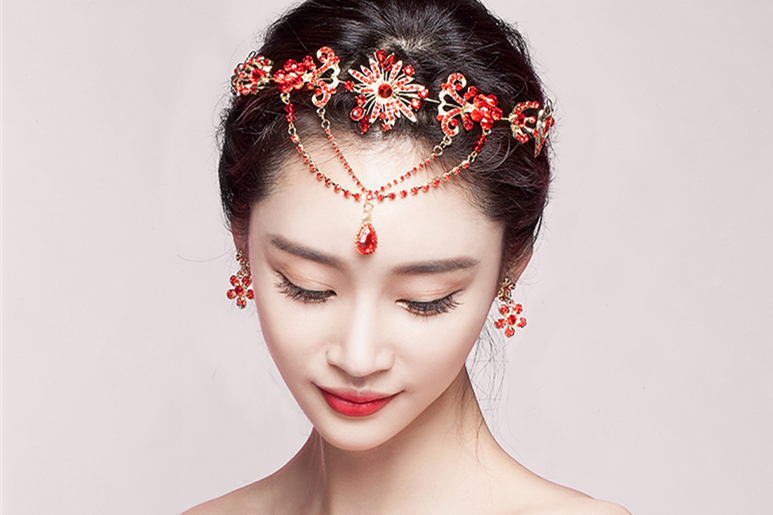 中式三件套裝敬酒服額飾，優(yōu)美盤(pán)發(fā)配飾發(fā)飾