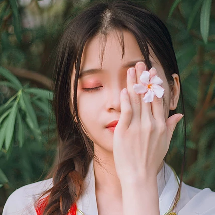 清新淑女持團(tuán)扇女生頭像，唯美古風(fēng)真人頭像