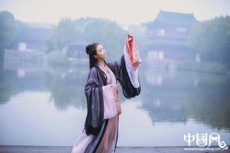 魏晉風交領(lǐng)大袖衫襦裙?jié)h服