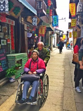 古鎮(zhèn)之外的新場，或許更有新意