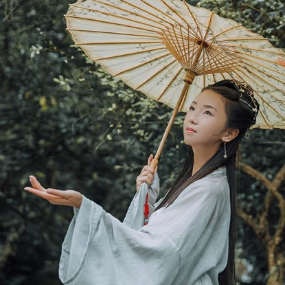 南溪山夢帶傘女生頭像，唯美古風(fēng)真人頭像