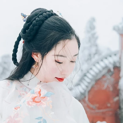 白雪紛飛女生頭像，唯美古風(fēng)真人頭像