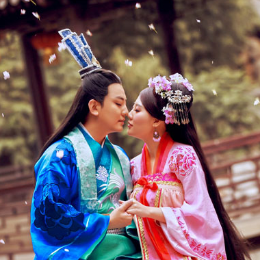 桃花飛舞甜蜜情侶頭像，唯美古風(fēng)真人頭像