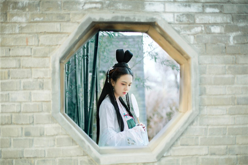 竹青風悠女子清雅古風頭像，唯美女生真人頭像