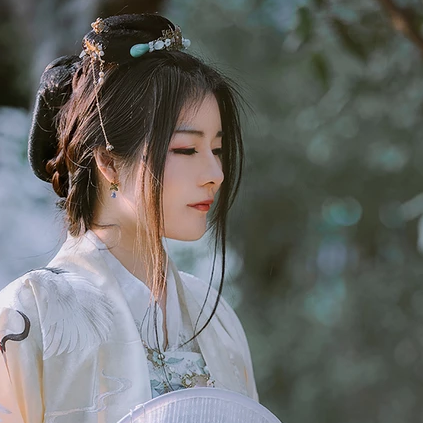 春風(fēng)飄逸女生頭像，唯美古風(fēng)真人頭像