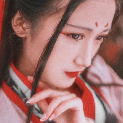 楓葉紅女生頭像，唯美古風真人頭像
