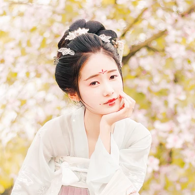 氣質(zhì)花朵帶傘女生頭像，唯美古風(fēng)真人頭像