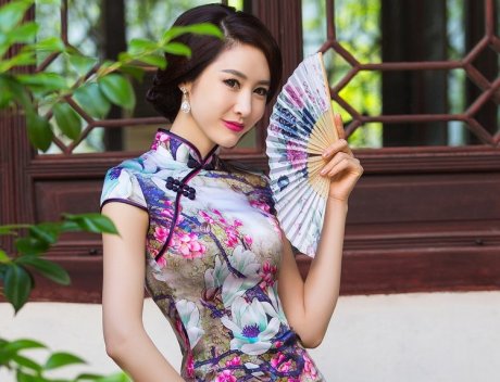 復(fù)古短袖旗袍裙，邂逅唯美嫵媚花色迷人旗袍