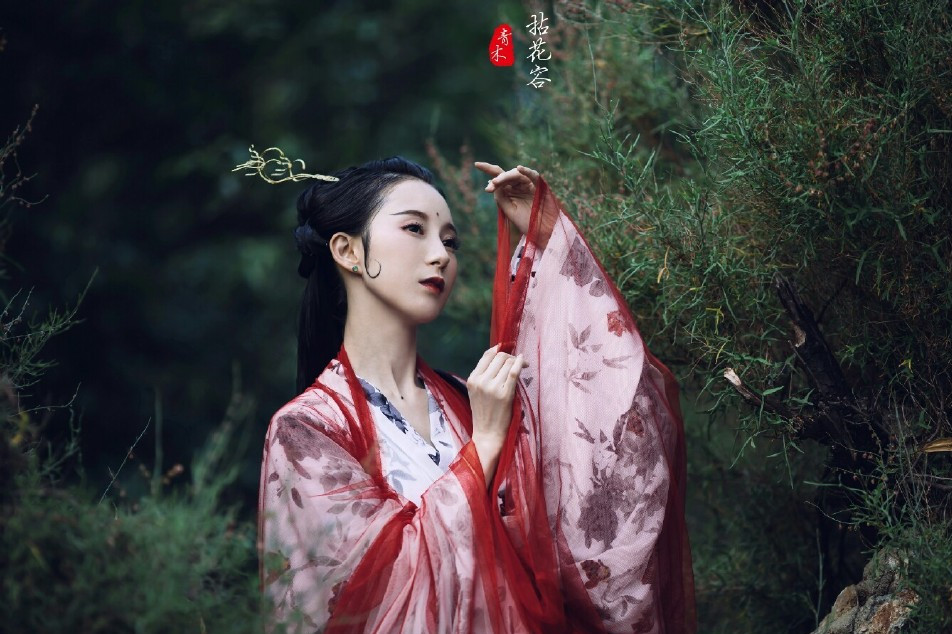 庭院深深思幾許古風(fēng)女子頭像，古風(fēng)真人頭像