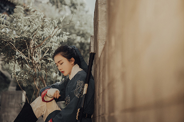 俠風(fēng)滿溢古風(fēng)真人頭像，英氣女生頭像