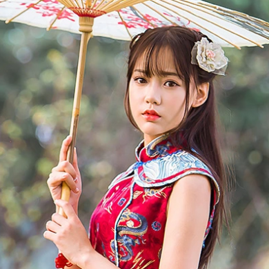 紅衣帶傘女生頭像，唯美古風(fēng)真人頭像