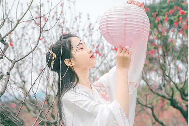 輕盈溫婉的古風(fēng)女子頭像，中國(guó)古典風(fēng)格qq頭像