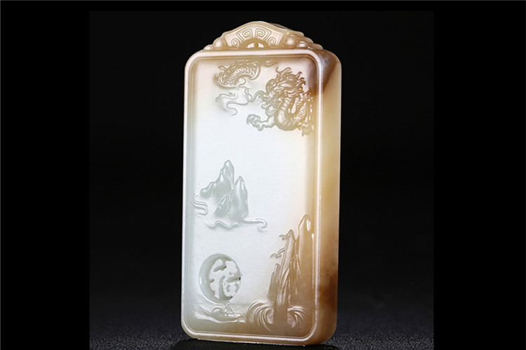 神龍送福人間山水玉牌掛件，天然糖白玉項(xiàng)鏈