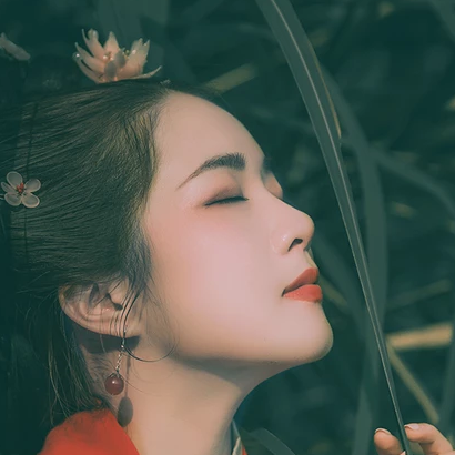 文藝紅衣帶傘女生頭像，唯美古風(fēng)真人頭像