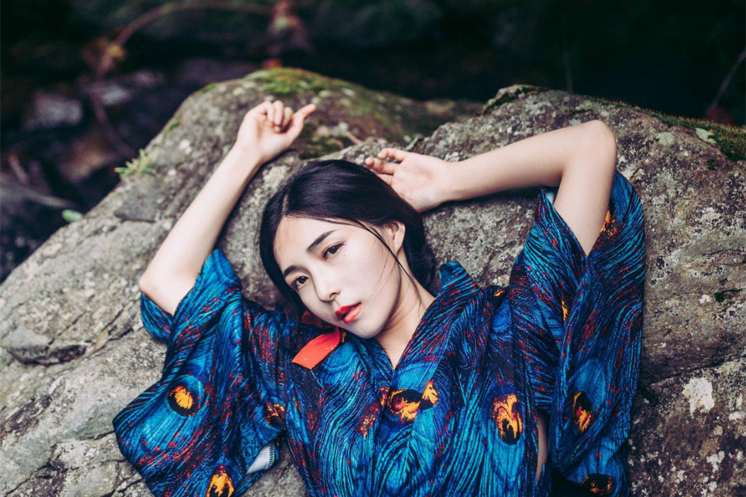 林間溪水靈氣女子頭像，唯美古風頭像真人