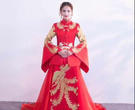 金色鳳凰刺繡新娘結(jié)婚禮服，奢華拖尾中式禮服