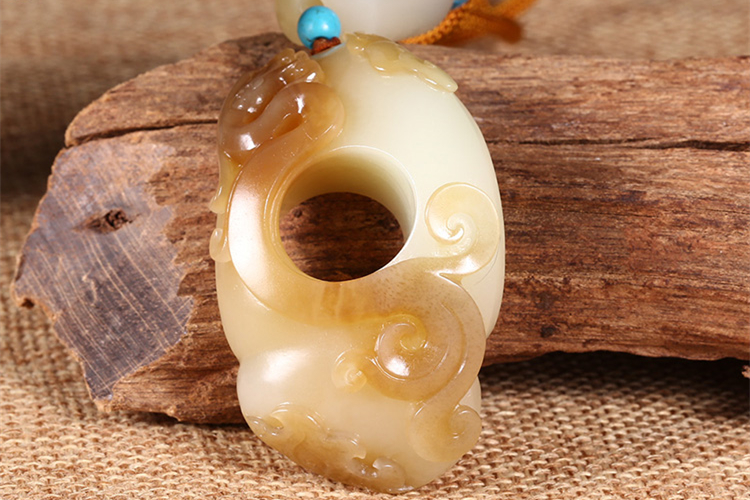 游龍?zhí)煜潞吞镉穹鹿艗旒?，白玉生肖龍項鏈掛? / data-Gsyv=