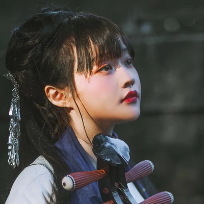 文藝帶樂器女生頭像，唯美古風(fēng)真人頭像