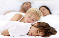 孩子什么時(shí)候分房睡好 別再被分床睡的最佳年齡給吭了